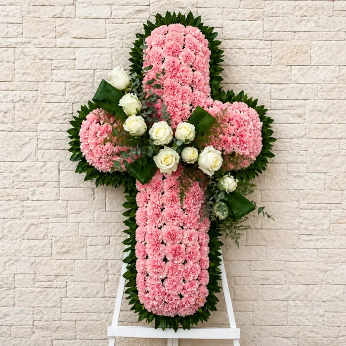 cruz_claveles_rosas_rosas_blancas
